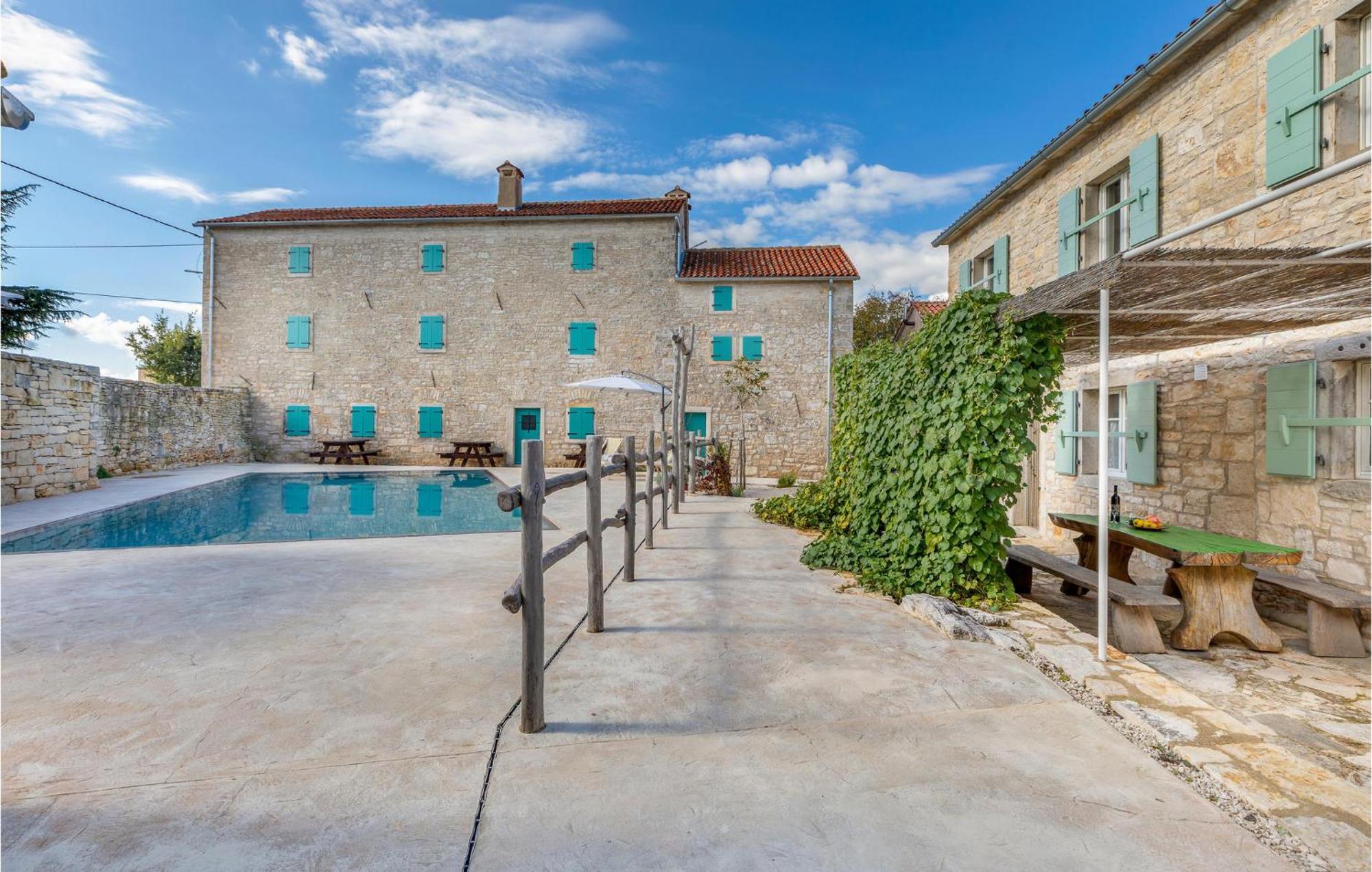 Awesome Apartment In Žminj エクステリア 写真