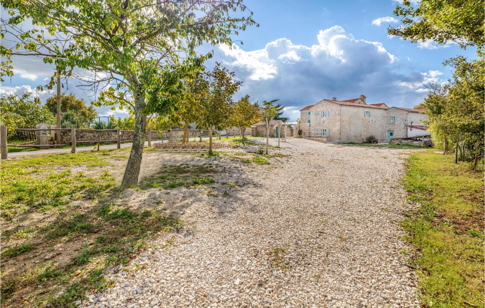 Awesome Apartment In Žminj エクステリア 写真